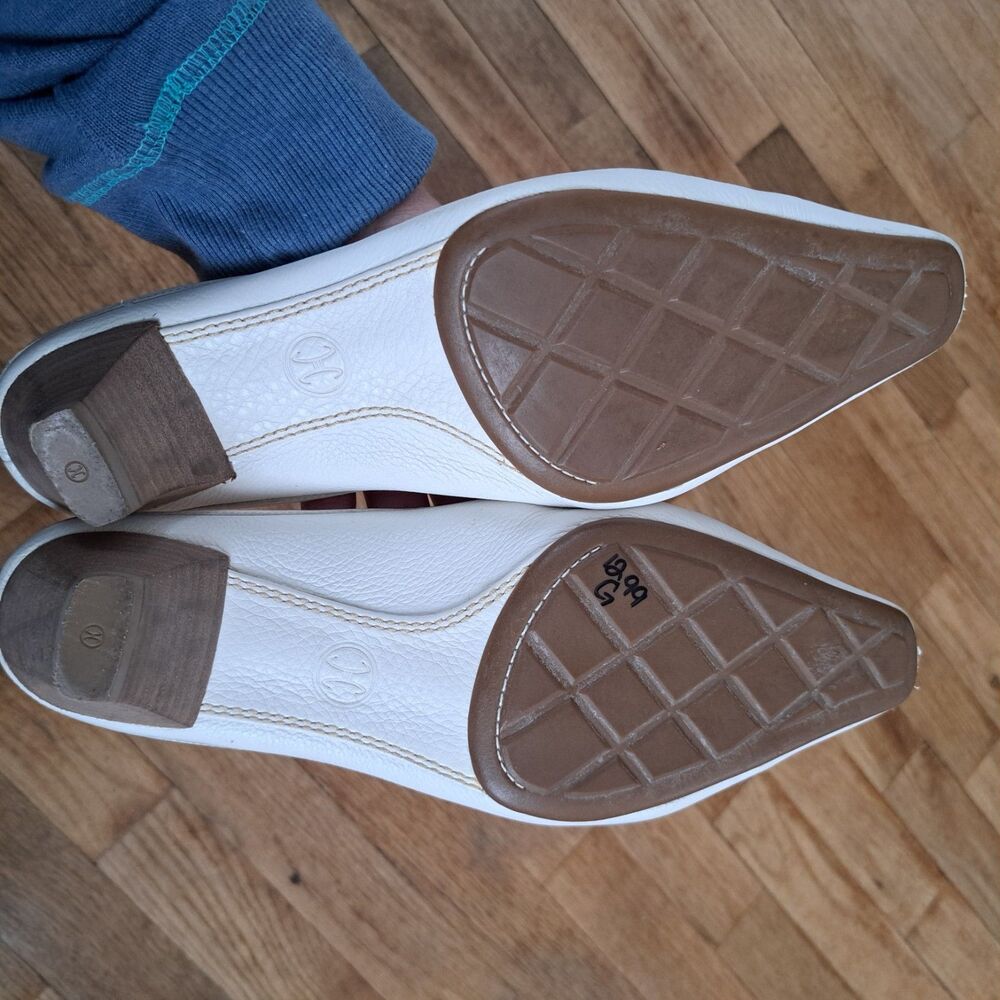 Vintage Cole Haan Womens Size 9 Suede Leather White Heels Mules Shoes Slip Ons - Picture 5 of 9